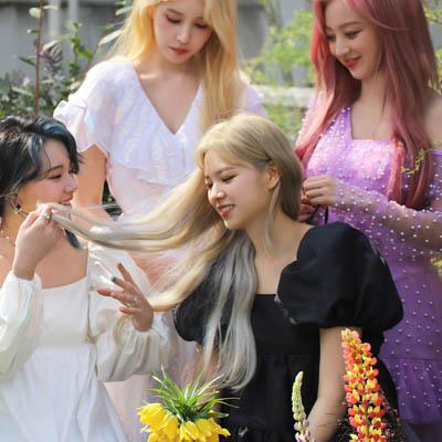 TWICE - 9th Mini Album “MORE &amp; MORE” Jacket Shooting 28