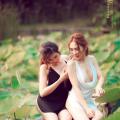 2 cô gái sexy - quyến rũ trong thung thũng với yếm 030.jpg