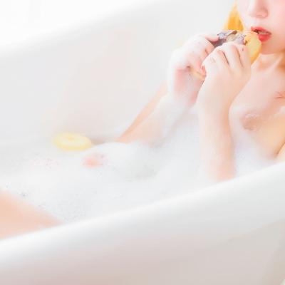 Bakemonogatari-Shinobu Oshino 024